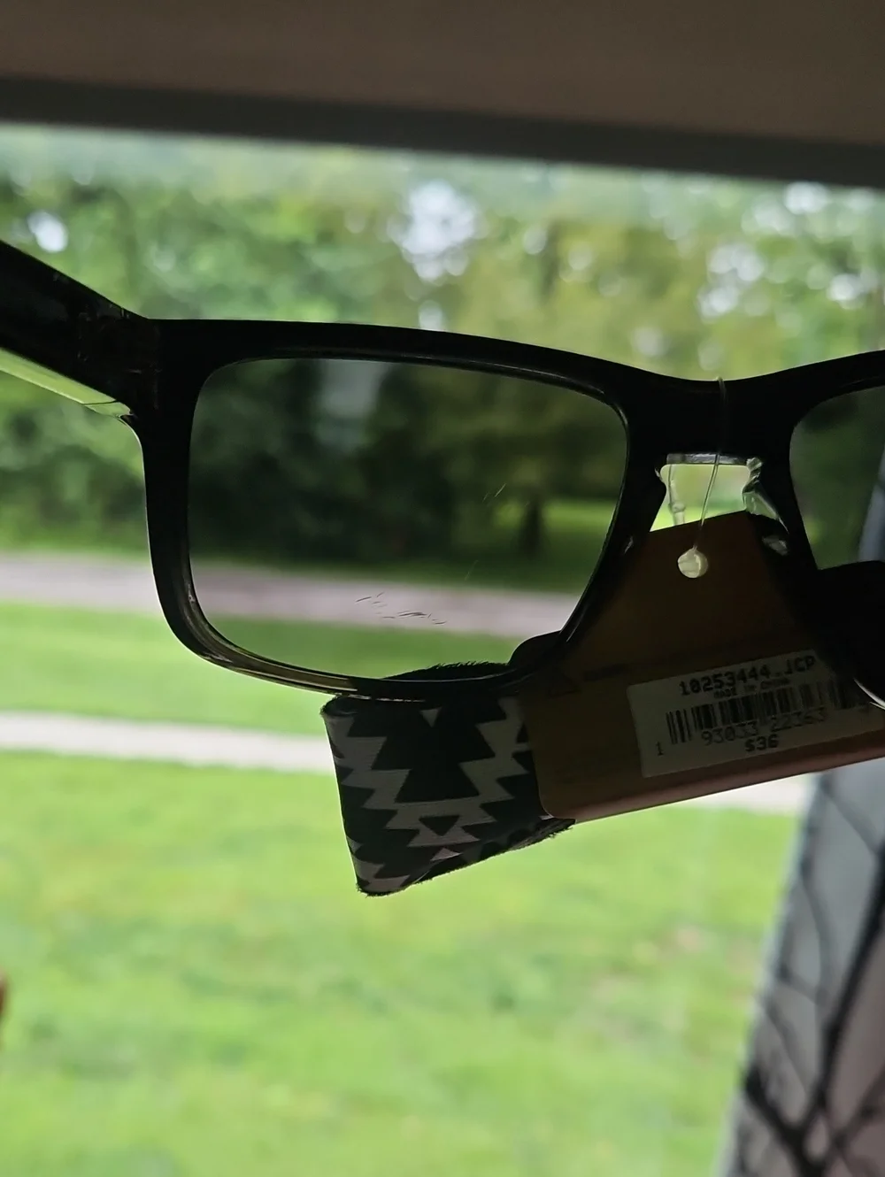 Polarized Black Unisex Sunglasses with Cord. NWT